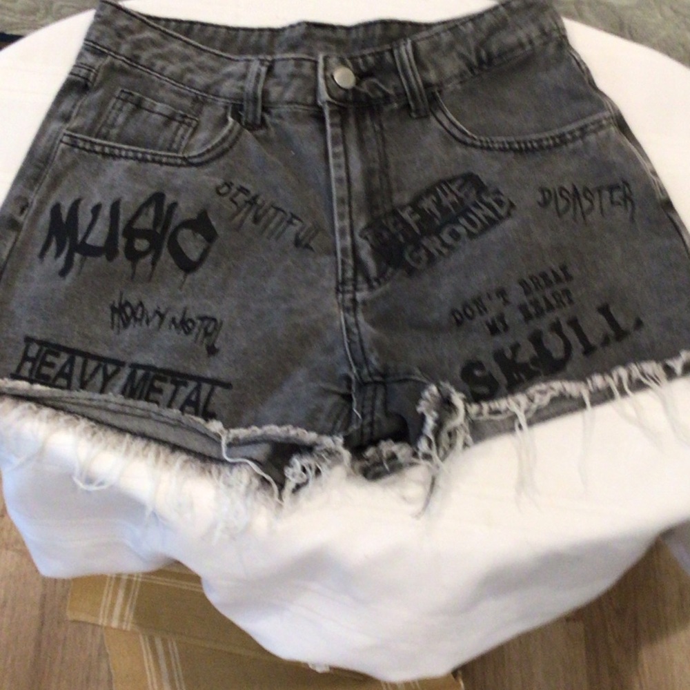 ROMWE grunge punk letter graphic raw hem denim shorts gray size m (6)